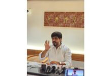 फर्ग्युसन कॉलेज रस्त्यावर रात्री उशीरा बेकायदेशीरपणे विक्री करणाऱ्या बाहेरील लोकांवर कारवाई करा : सिद्धार्थ शिरोळे फर्ग्युसन कॉलेज रस्त्यावर रात्री उशीरा बेकायदेशीरपणे विक्री करणाऱ्या बाहेरील लोकांवर कारवाई करा