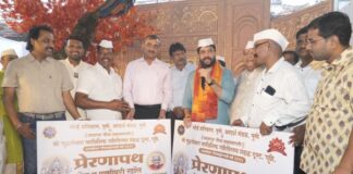 झाले मोकळे आकाश……. : शिक्षा भोगून बाहेर पडलेल्या कैद्यांनी अनुभवले प्रेमाचे आणि सन्मानाचे क्षण शिक्षा भोगून बाहेर पडलेल्या कैद्यांनी अनुभवले प्रेमाचे आणि सन्मानाचे क्षण