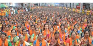 Atharvashirsha recitation and Mahaaarti by 35,000 women in front of 'Dagdusheth' Ganesha