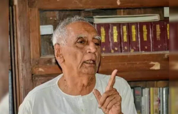Dr. Baba Adhav : जनसामान्यांचा आधारवड हरपला : ज्येष्ठ सामाजिक कार्यकर्ते डॉ. बाबा आढाव यांचे निधन Dr. Baba Adhav passes away