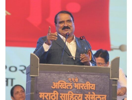 झेंडा कुणाचीही घ्या,दांडा मराठीचाच असायला हवा : विश्वास पाटील