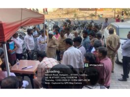 पुणे महापालिकेने सिंहगड रोडवरील वडगाव बुद्रुक परिसरात मोठी कारवाई करत ५० हजार चौरस फुटांचे अतिक्रमण हटवले. पाणीपुरवठा प्रकल्पासाठी आरक्षित असलेल्या जागेवरील अनधिकृत हॉटेल आणि बांधकामांवर पालिकेने बुलडोझर फिरवला आहे.