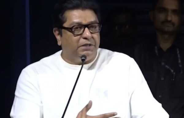 राज्यकर्त्यांना पत्रकारांच्या लेखणीची आणि त्यांच्या बोलण्याची भीती वाटेनाशी झाली आहे- राज ठाकरे राज ठाकरे पुणे वरुणराज भिडे पुरस्कार भाषण