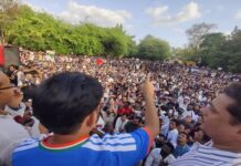पुणे: पेपरफुटीविरोधात ‘कॉक्रोच जनता पार्टी’चे सावित्रीबाई फुले विद्यापीठात भव्य आंदोलन, शिक्षणमंत्र्यांच्या राजीनाम्याची मागणी