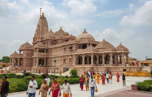 राम मंदिर ट्रस्टमध्ये मोठे फेरबदल? चंपत राय यांची सुट्टी, ‘बजरंगी’ सांभाळणार जबाबदारी; देणगी चोरीच्या प्रकरणाने खळबळ राम मंदिर ट्रस्ट प्रशासकीय बदल आणि घोटाळा
