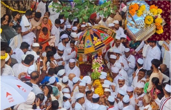 ‘ज्ञानोबा-तुकाराम’च्या जयघोषात आणि वरुणराजाच्या साक्षीने जगद्गुरू संत तुकाराम महाराजांच्या आषाढी वारी पालखीचे पंढरीकडे प्रस्थान!