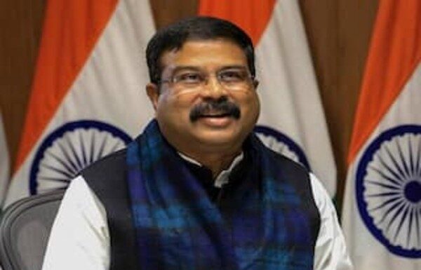 धर्मेंद्र प्रधान यांचा राजीनामा: आंदोलकांचा मोठा विजय