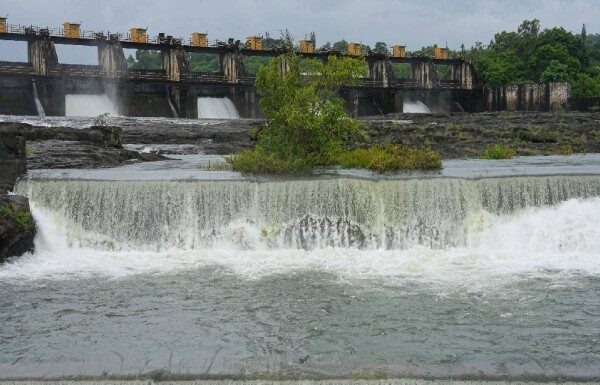 खडकवासला धरणातून मुठा नदीपात्रात ४३ हजार ५७१ क्युसेकचा मोठा विसर्ग सोडण्यात येणार : सतर्कतेचा इशारा
