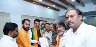 मराठा आरक्षणासह प्रलंबित प्रश्नांवर मराठा क्रांती मोर्चा आक्रमक; मुख्यमंत्री देवेंद्र फडणवीस यांना निवेदन देत विचारले प्रश्न मराठा क्रांती मोर्चा मुख्यमंत्री देवेंद्र फडणवीस निवेदन