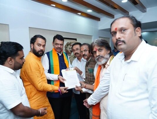 मराठा क्रांती मोर्चा मुख्यमंत्री देवेंद्र फडणवीस निवेदन