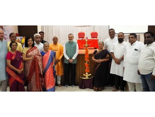 आत्मकेंद्रिततेकडून राष्ट्रकेंद्रिततेकडे प्रवास व्हावा : सुमेधा चिथडे सुमेधा चिथडे व्याख्यान पुणे
